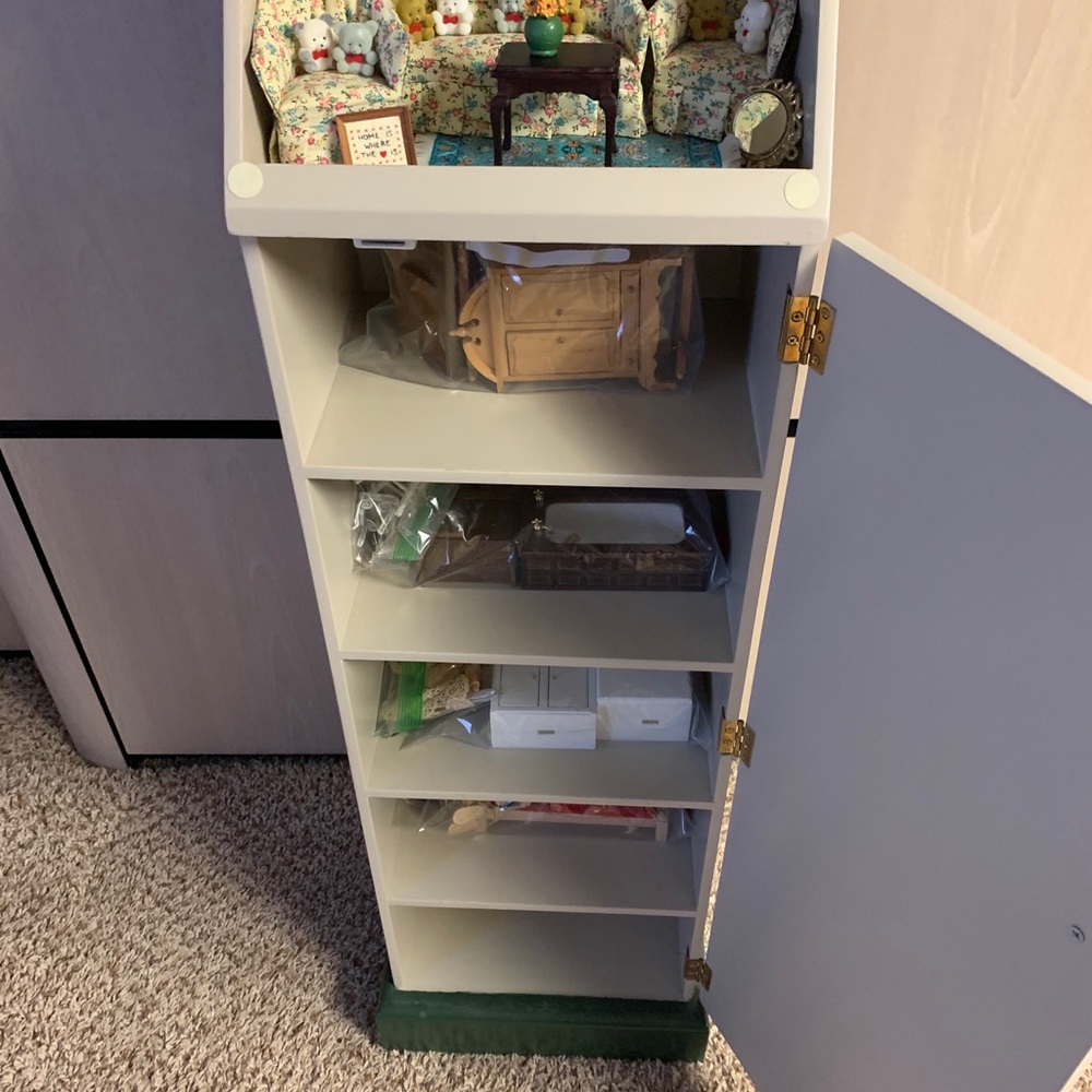 Doll House - Picture 2 of 4